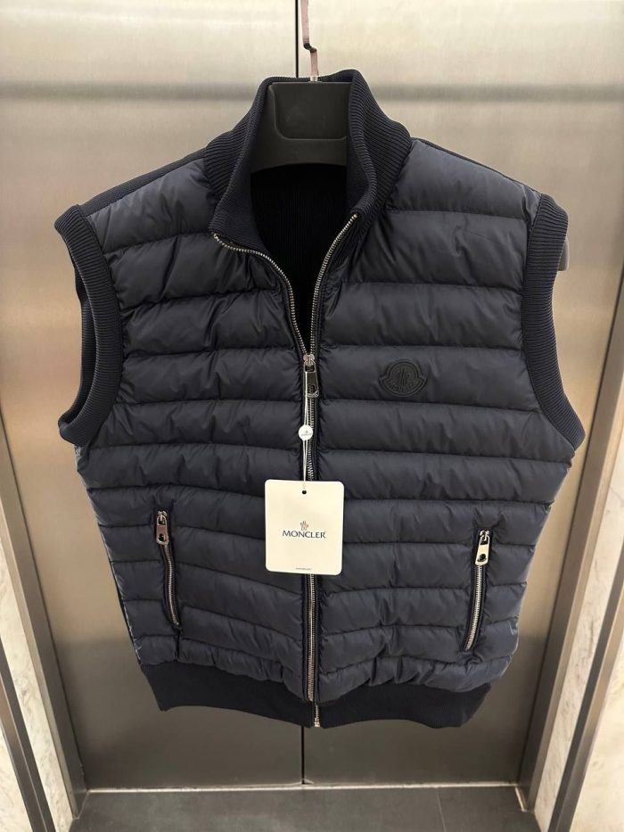 Жилет Moncler  