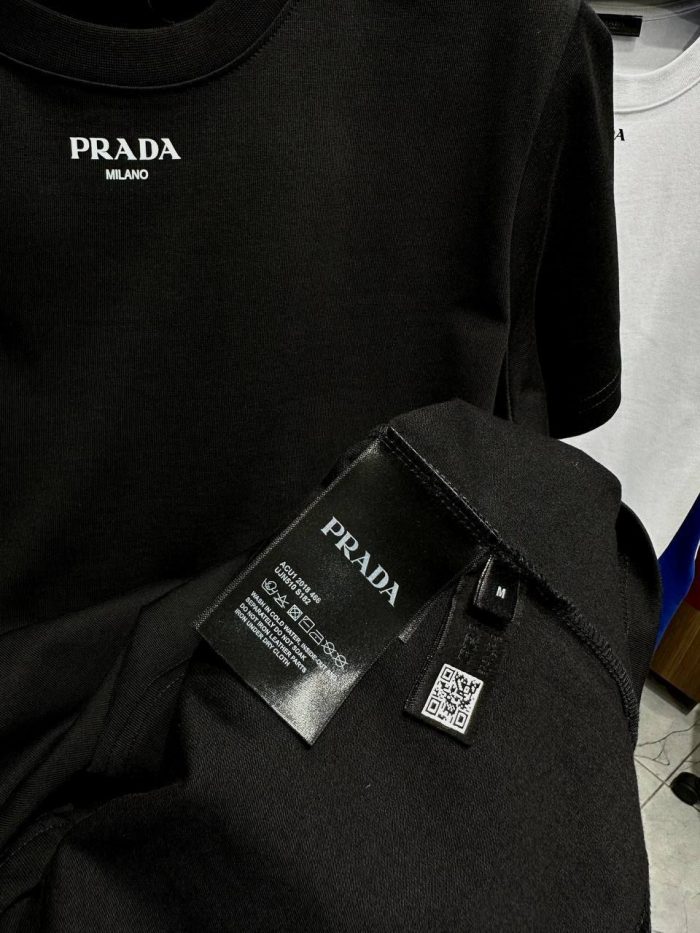 Футболка Prada  