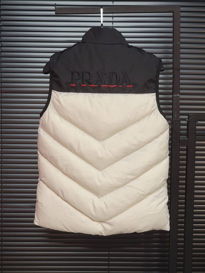 Жилет Prada  