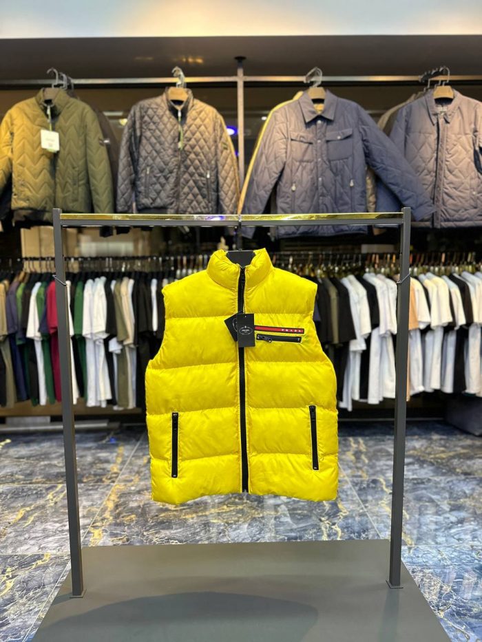 Жилет Prada  