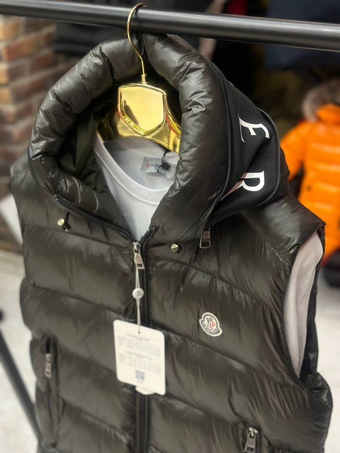 Жилет Moncler  