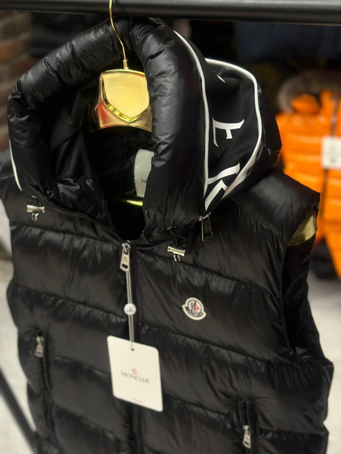 Жилет Moncler  