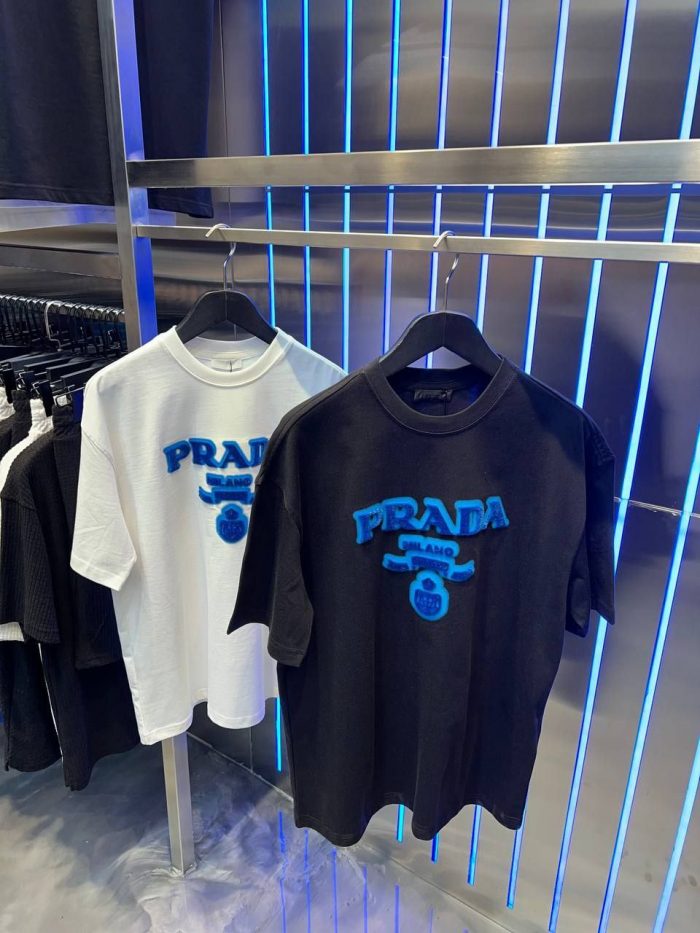 Футболка Prada  