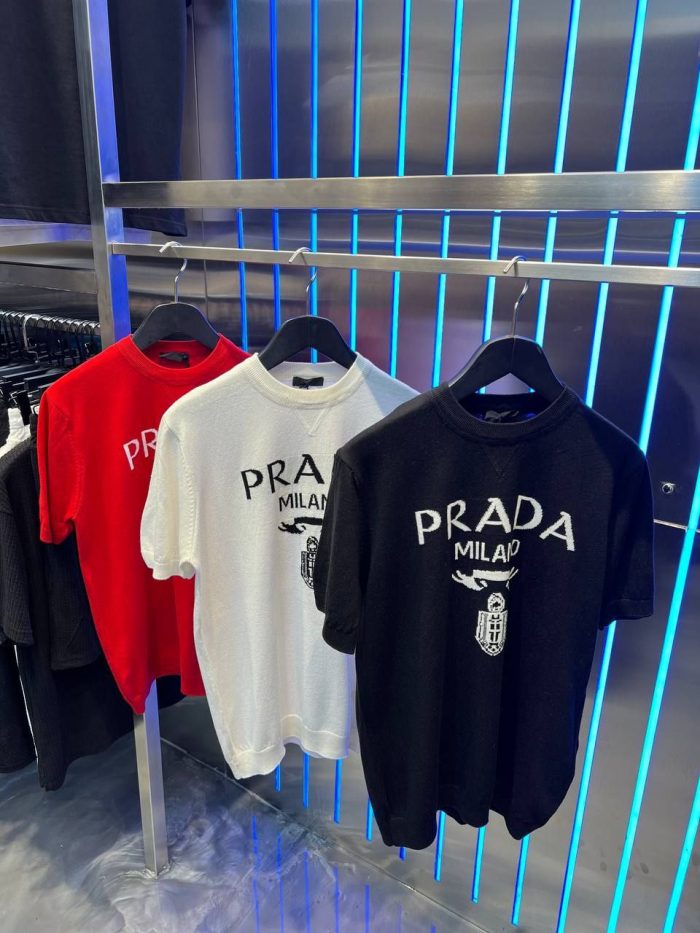 Футболка Prada  