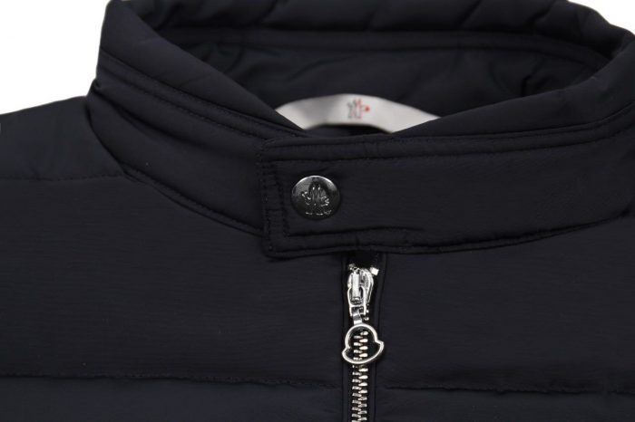 Жилет Moncler  