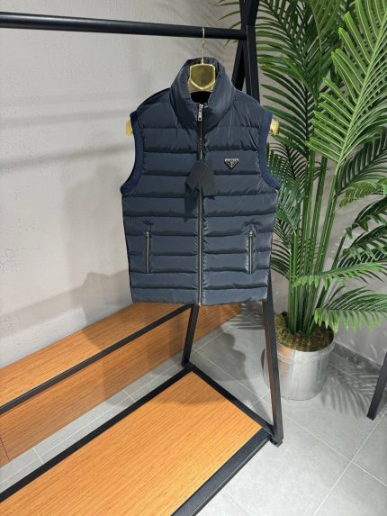 Жилет Prada  