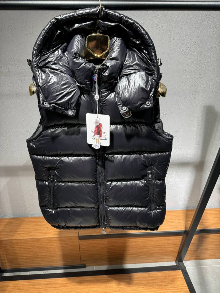 Жилет Moncler  