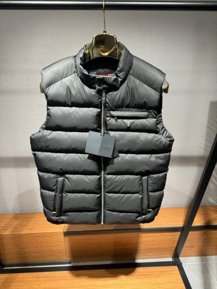 Жилет Prada  