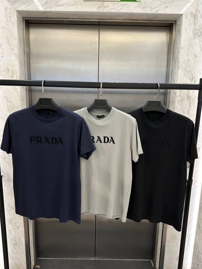 Футболка Prada  