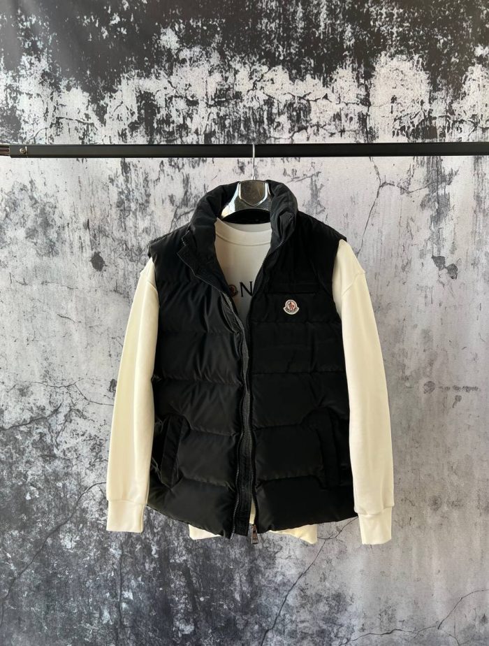 Жилет Moncler  