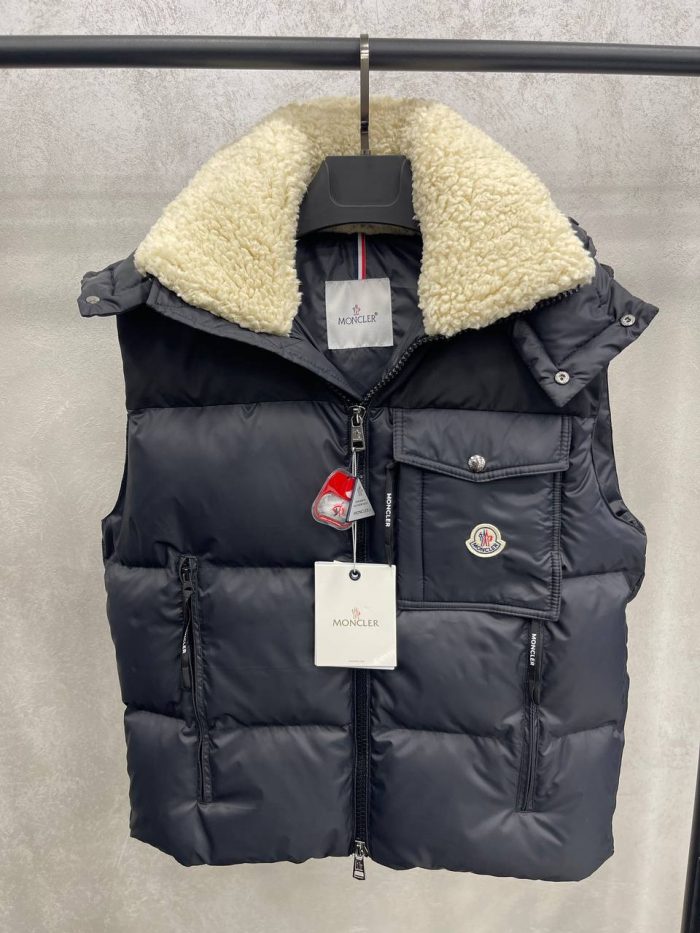 Жилет Moncler  