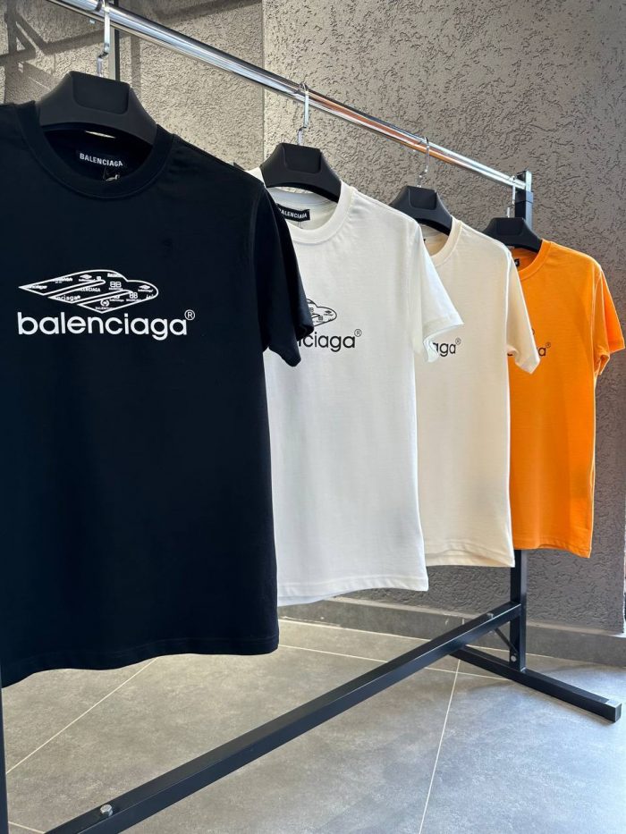 Футболка Balenciaga  